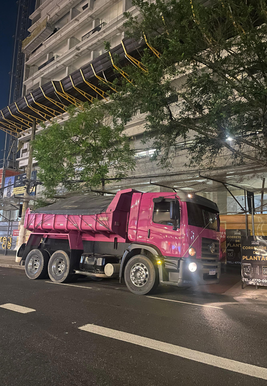 Caminhão em Obra